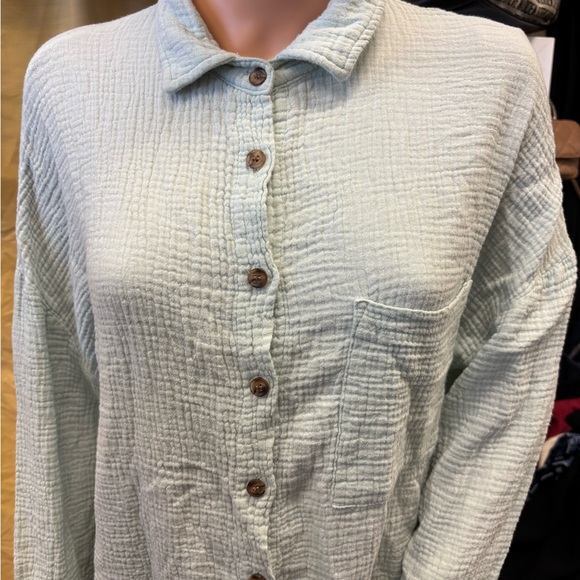 Tops - Textured Light Green Button-Up Shirt